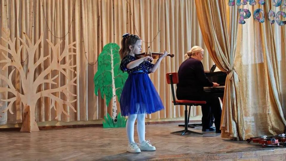27 марта в МБУДО "Зугресская детская школа искусств" прошел конкурс скрипачей "Волшебный смычок" 27 марта в МБУДО "Зугресская детская школа искусств" прошел конкурс скрипачей "Волшебный смычок"