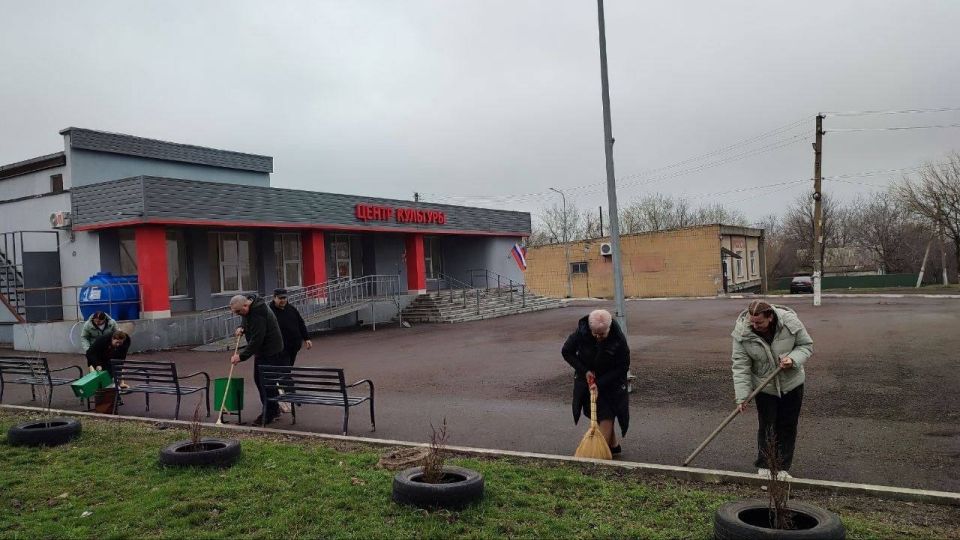 Сегодня, 28 марта, в рамкам проекта Единой России «Городская среда», Моспинское территориальное управление администрации городского округа Донецк, вместе с предприятиями, учреждениями и организациями, вооружившись граблями и... Сегодня, 28 марта, в рамкам проекта Единой России «Городская среда», Моспинское территориальное управление администрации городского округа Донецк, вместе с предприятиями, учреждениями и организациями, вооружившись граблями и...