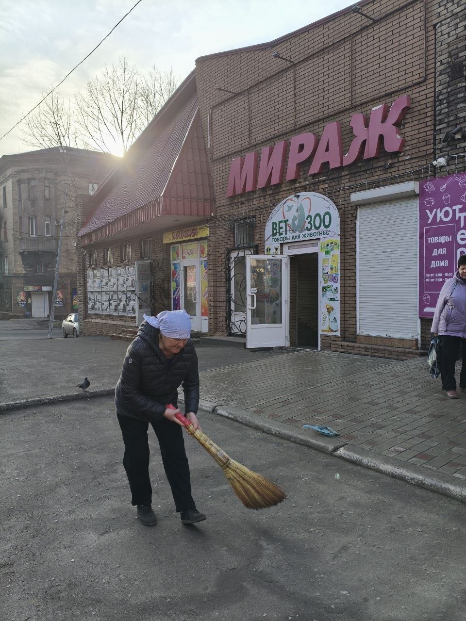 Игорь Мартынов: Предприниматели городского округа Енакиево приняли участие в общегородском субботнике Игорь Мартынов: Предприниматели городского округа Енакиево приняли участие в общегородском субботнике