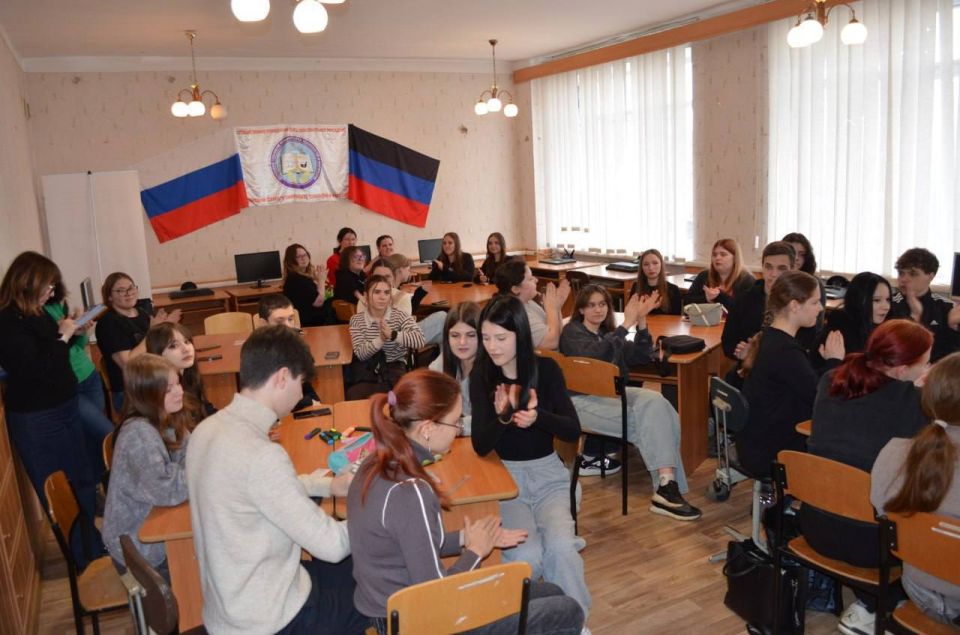 Бизнес наизнанку. Комитет по предпринимательству и экономической грамотности молодежи вновь провели деловую игру «Созидатели» Бизнес наизнанку. Комитет по предпринимательству и экономической грамотности молодежи вновь провели деловую игру «Созидатели»