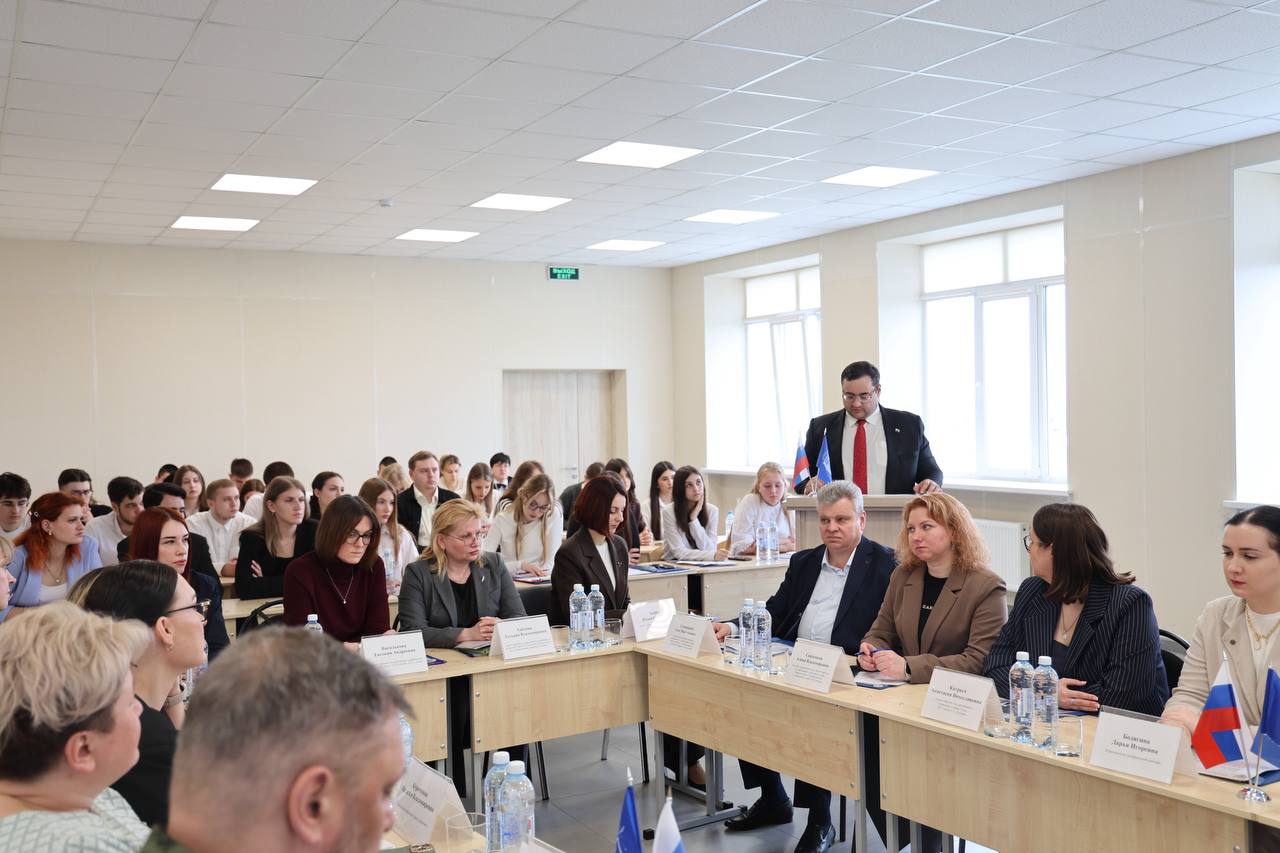 Первый заместитель главы администрации Мангушского муниципального округа Владимир Иванович Топузов принял участие в III Всероссийской научно-практической конференции «Право, бизнес, управление: проблемы теории и практики» Первый заместитель главы администрации Мангушского муниципального округа Владимир Иванович Топузов принял участие в III Всероссийской научно-практической конференции «Право, бизнес, управление: проблемы теории и практики»