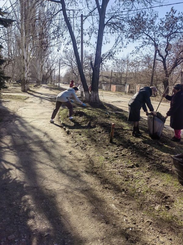 Работники учреждений здравоохранения приняли участие в общегородском субботнике Работники учреждений здравоохранения приняли участие в общегородском субботнике