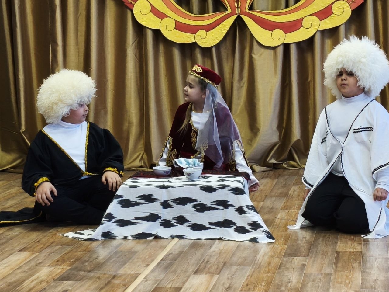 Единство в творчестве. 27 марта 2026 года в рамках фестиваля школьных театров «Театральная мозаика», посвящённого Году единства народа в России, в ГБОУ " Школа# 3 г.о. Дебальцево " состоялся праздник, приуроченный ко... Единство в творчестве. 27 марта 2026 года в рамках фестиваля школьных театров «Театральная мозаика», посвящённого Году единства народа в России, в ГБОУ " Школа# 3 г.о. Дебальцево " состоялся праздник, приуроченный ко...