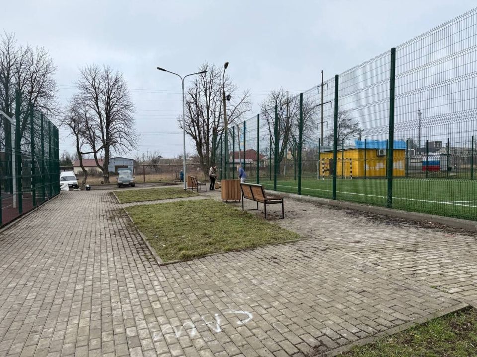 Сотрудники сектора спорта и туризма присоединились к общегородскому субботнику Сотрудники сектора спорта и туризма присоединились к общегородскому субботнику