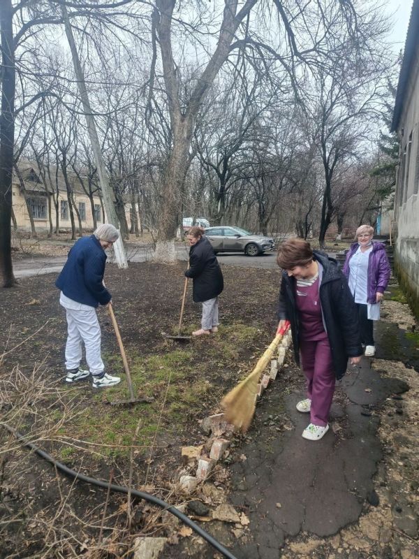 Работники учреждений здравоохранения приняли участие в общегородском субботнике Работники учреждений здравоохранения приняли участие в общегородском субботнике