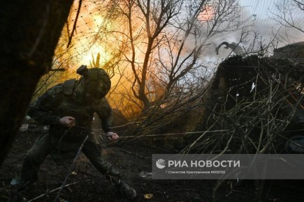 Кадры боевой работы расчёта 152-мм самоходной пушки 2С5 «Гиацинт-С» группировки войск «Центр» на Добропольском направлении