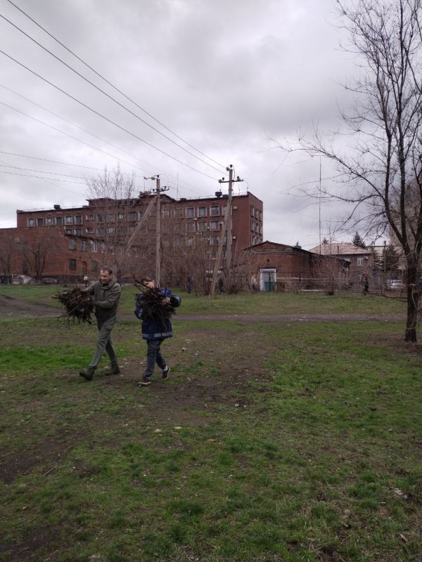 Работники ОП «Энергосбыт» приняли участие в общегородском субботнике Работники ОП «Энергосбыт» приняли участие в общегородском субботнике
