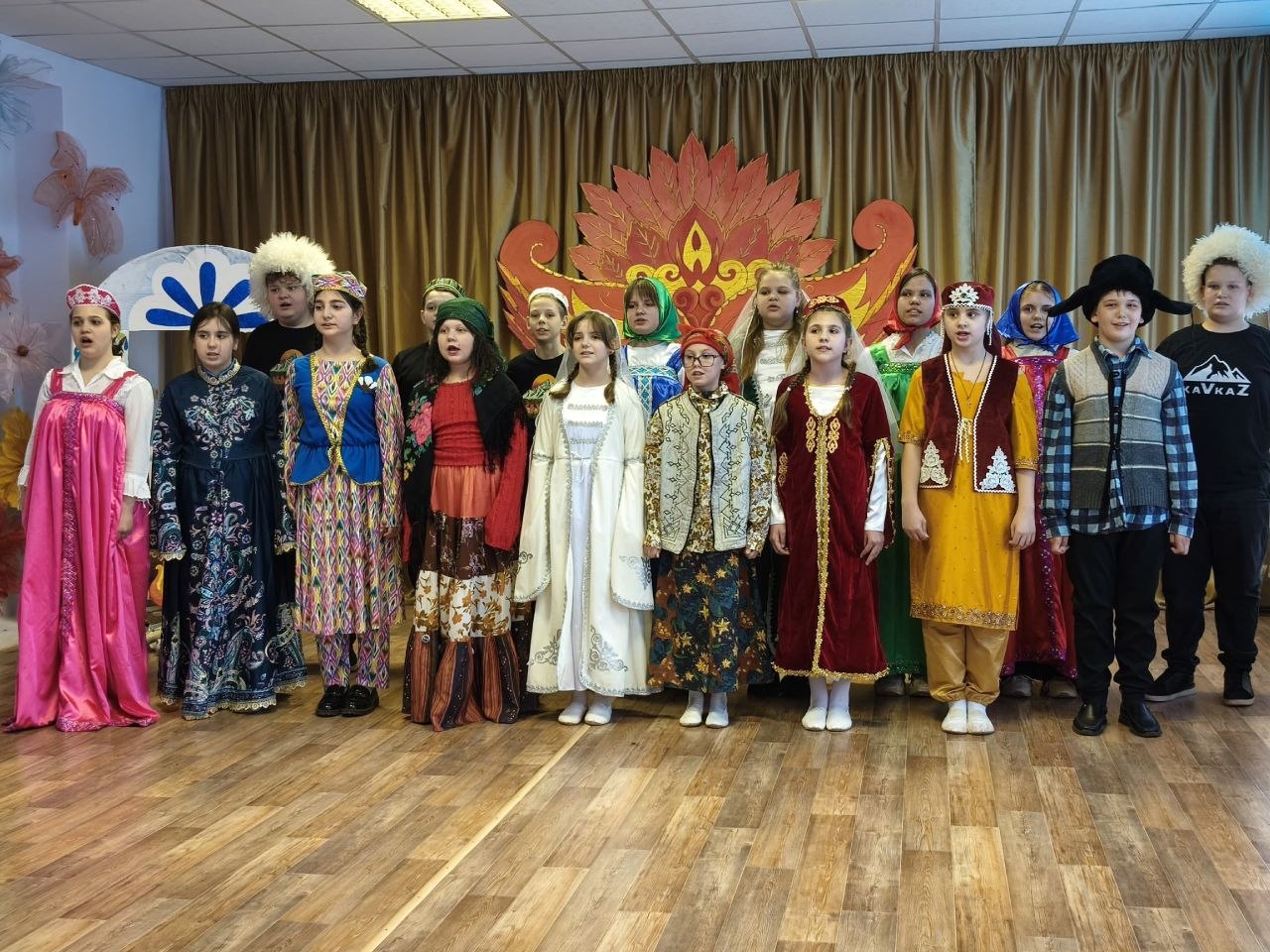 Единство в творчестве. 27 марта 2026 года в рамках фестиваля школьных театров «Театральная мозаика», посвящённого Году единства народа в России, в ГБОУ " Школа# 3 г.о. Дебальцево " состоялся праздник, приуроченный ко... Единство в творчестве. 27 марта 2026 года в рамках фестиваля школьных театров «Театральная мозаика», посвящённого Году единства народа в России, в ГБОУ " Школа# 3 г.о. Дебальцево " состоялся праздник, приуроченный ко...