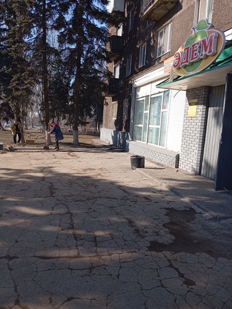 Игорь Мартынов: Предприниматели городского округа Енакиево приняли участие в общегородском субботнике Игорь Мартынов: Предприниматели городского округа Енакиево приняли участие в общегородском субботнике