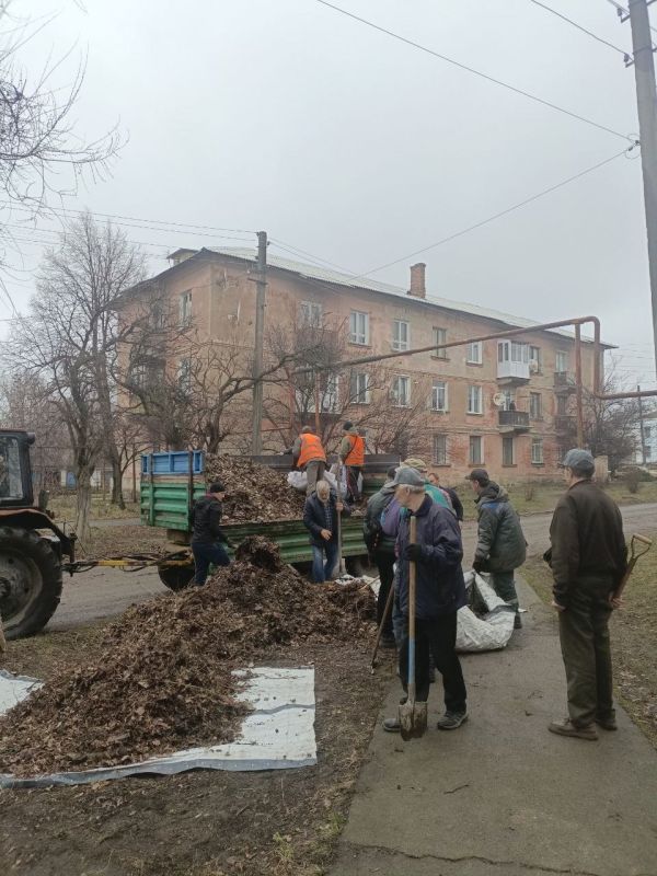 Весна– это традиционное время наведения чистоты и порядка, а субботники - добрая традиция, объединяющая поколения Весна– это традиционное время наведения чистоты и порядка, а субботники - добрая традиция, объединяющая поколения