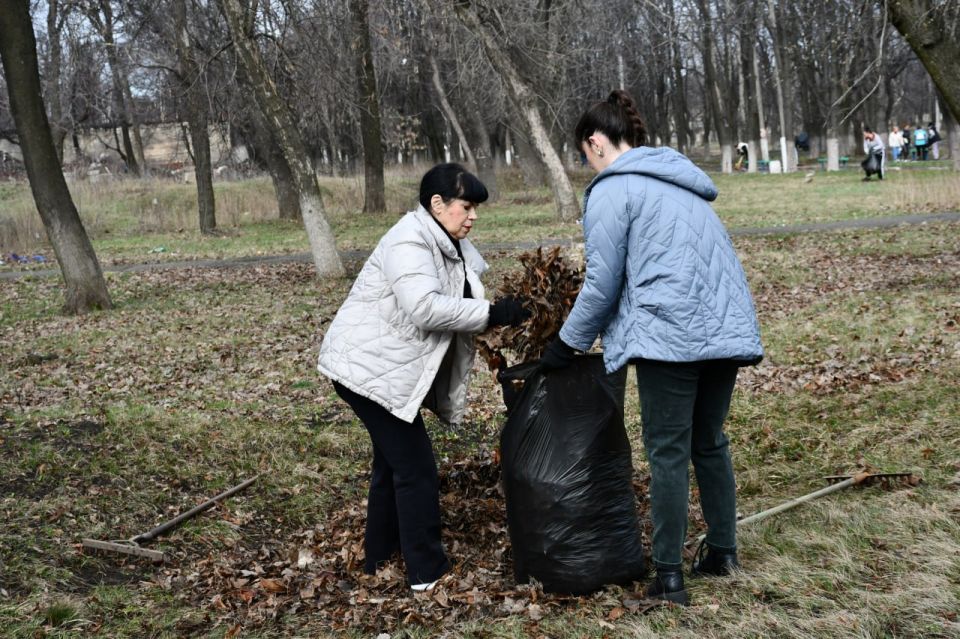 ОБЩЕГОРОДСКОЙ СУББОТНИК В ДЕБАЛЬЦЕВО ОБЩЕГОРОДСКОЙ СУББОТНИК В ДЕБАЛЬЦЕВО