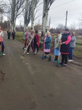 Работники учреждений здравоохранения приняли участие в общегородском субботнике