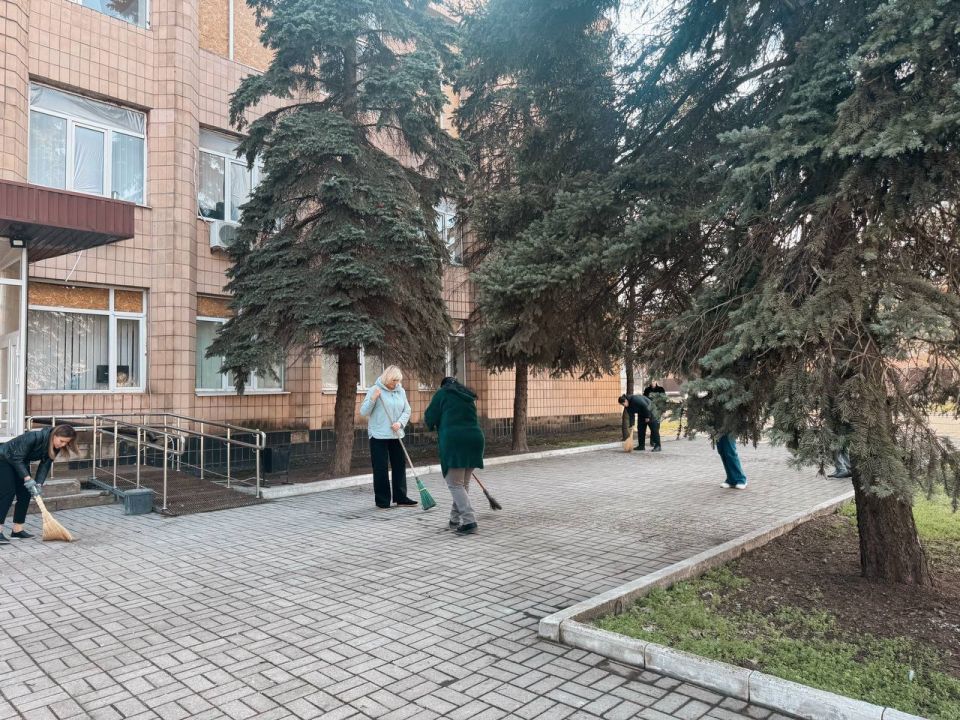 Борис Трима: В Мангуше прошел традиционный субботник Борис Трима: В Мангуше прошел традиционный субботник