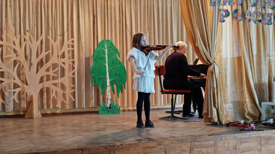 27 марта в МБУДО "Зугресская детская школа искусств" прошел конкурс скрипачей "Волшебный смычок" 27 марта в МБУДО "Зугресская детская школа искусств" прошел конкурс скрипачей "Волшебный смычок"