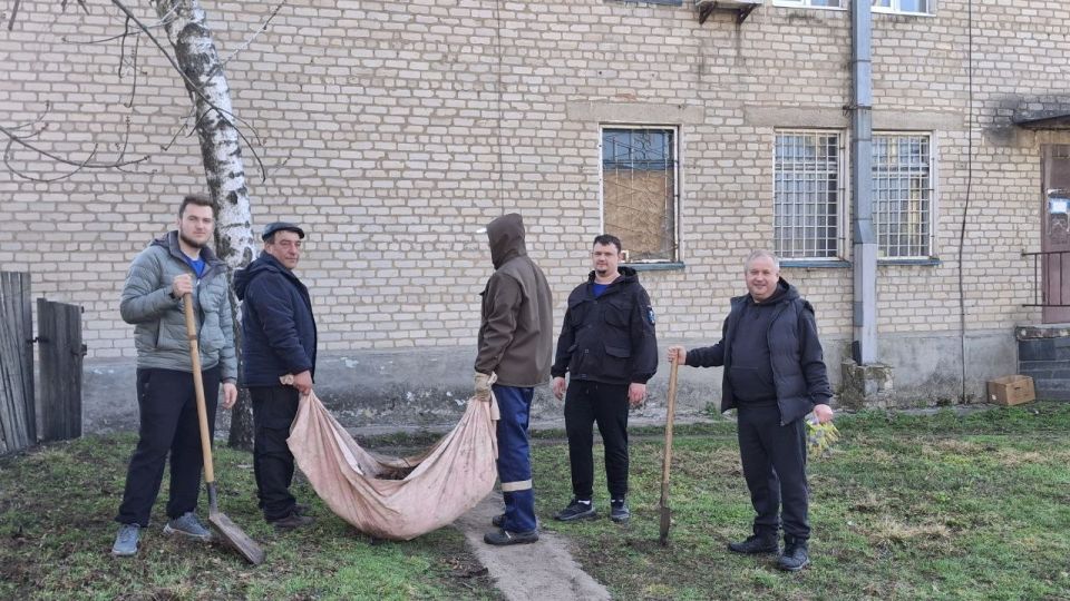 Коллектив Тельмановского муниципального совета совместно с депутатами Тельмановского муниципального совета приняли участие во втором весеннем субботнике Коллектив Тельмановского муниципального совета совместно с депутатами Тельмановского муниципального совета приняли участие во втором весеннем субботнике