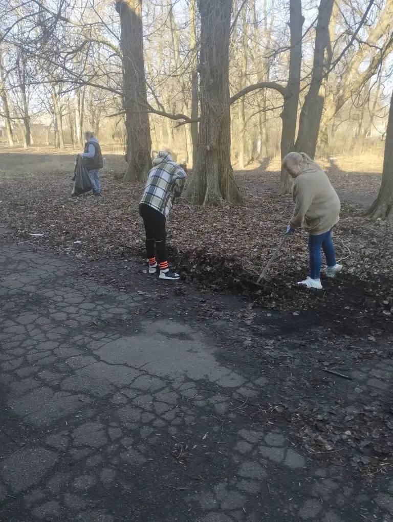 Сегодня сотрудники МБУ «Харцызский городской Дворец культуры» приняли участие в республиканском субботнике на территории сквера у Дворца культуры им. К. Маркса, были убраны поросли, сухостой и прошлогодняя листва, также было... Сегодня сотрудники МБУ «Харцызский городской Дворец культуры» приняли участие в республиканском субботнике на территории сквера у Дворца культуры им. К. Маркса, были убраны поросли, сухостой и прошлогодняя листва, также было...