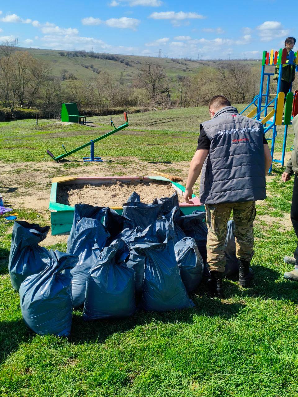Сегодня заместитель главы администрации городского округа Харцызск Юлия Михайленко вместе с депутатом городского совета Геннадием Брунько и представителями Народной Дружины провела встречу с жителями улицы Заречной в пгт... Сегодня заместитель главы администрации городского округа Харцызск Юлия Михайленко вместе с депутатом городского совета Геннадием Брунько и представителями Народной Дружины провела встречу с жителями улицы Заречной в пгт...