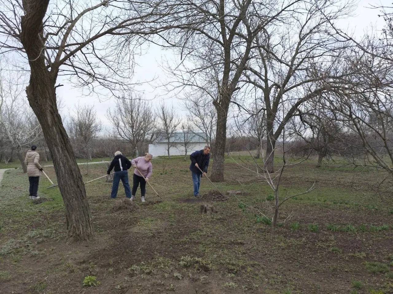 Сегодня, 28 марта, в рамкам проекта Единой России «Городская среда», Моспинское территориальное управление администрации городского округа Донецк, вместе с предприятиями, учреждениями и организациями, вооружившись граблями и... Сегодня, 28 марта, в рамкам проекта Единой России «Городская среда», Моспинское территориальное управление администрации городского округа Донецк, вместе с предприятиями, учреждениями и организациями, вооружившись граблями и...