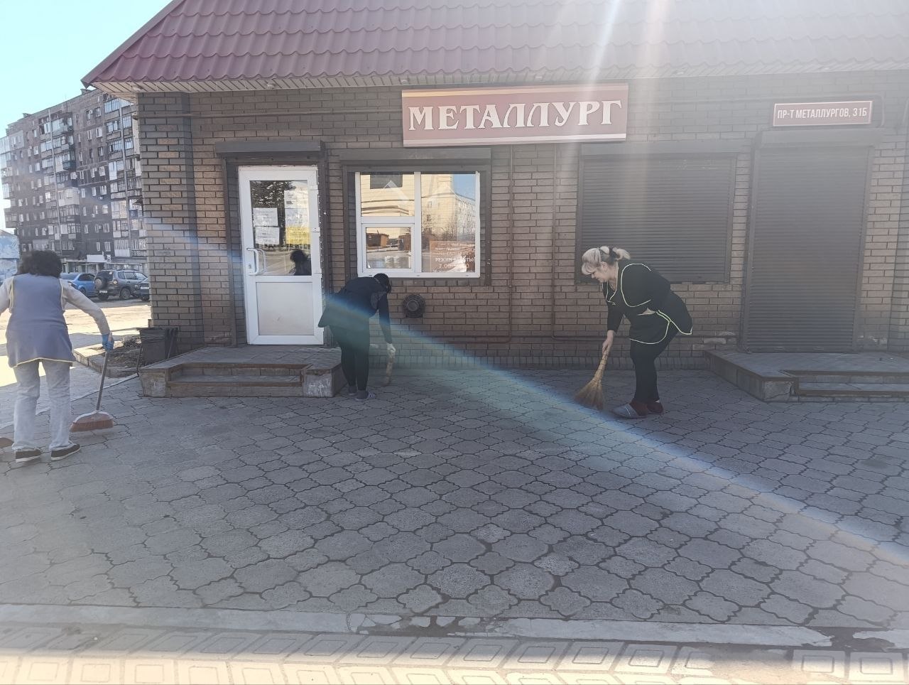 Игорь Мартынов: Предприниматели городского округа Енакиево приняли участие в общегородском субботнике Игорь Мартынов: Предприниматели городского округа Енакиево приняли участие в общегородском субботнике