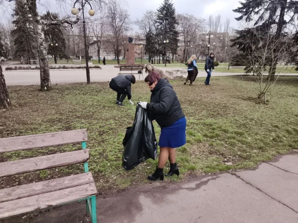 Игорь Мартынов: Енакиевский городской совет принял участие в общегородском субботнике Игорь Мартынов: Енакиевский городской совет принял участие в общегородском субботнике