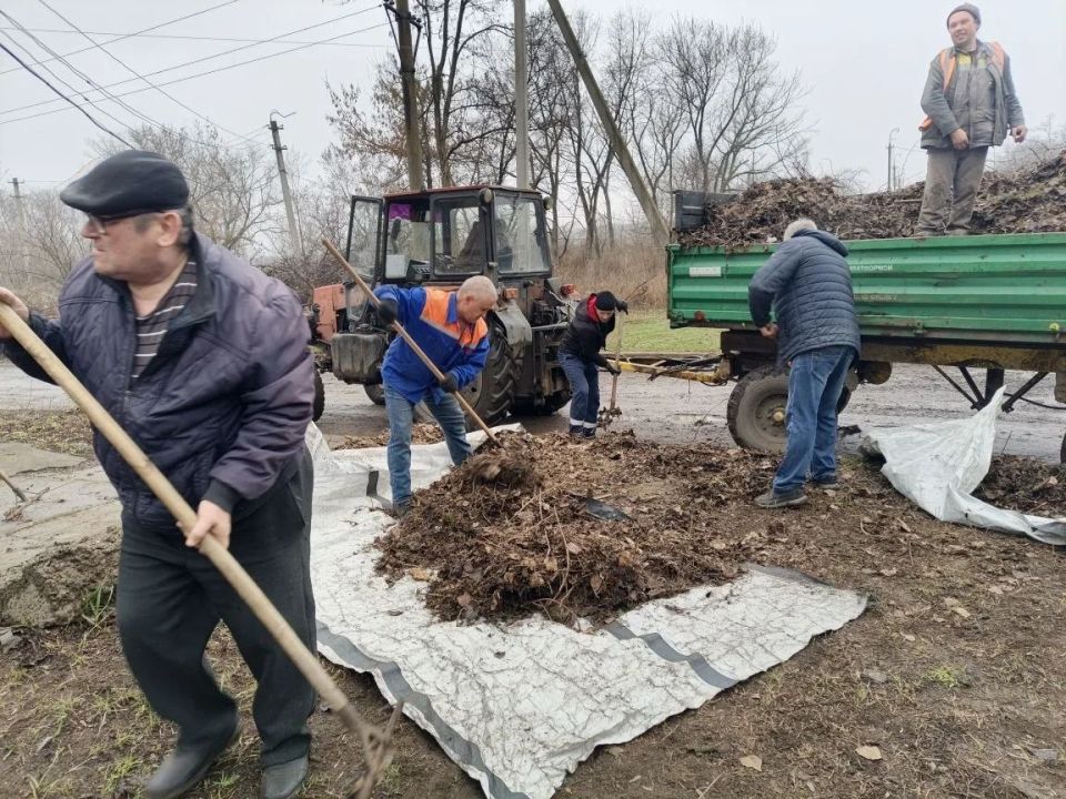 Весна– это традиционное время наведения чистоты и порядка, а субботники - добрая традиция, объединяющая поколения Весна– это традиционное время наведения чистоты и порядка, а субботники - добрая традиция, объединяющая поколения