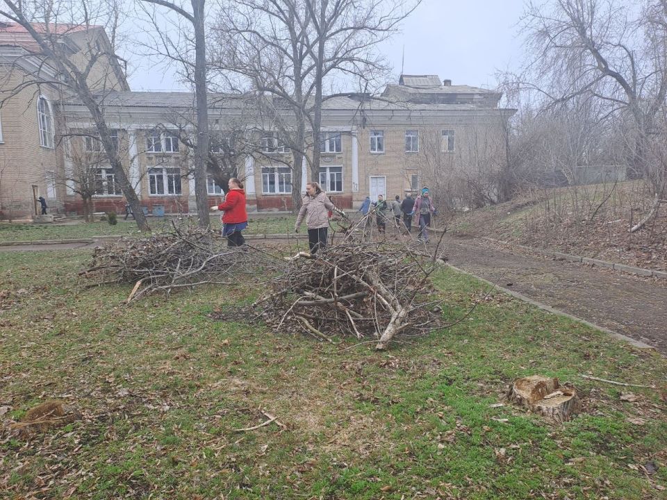 К субботнику присоединились предприятия и учреждения Кировского внутригородского района города Донецк! К субботнику присоединились предприятия и учреждения Кировского внутригородского района города Донецк!