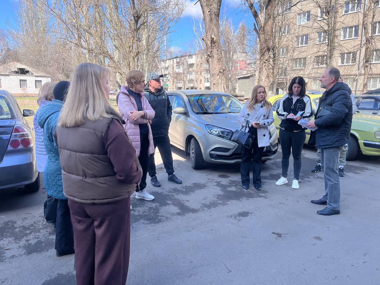 Начальник отдела потребительского рынка и сферы услуг Наталья Тихон совместно с депутатом Харцызского городского совета, директор филиала «Харцызского ПУВКХ» Константином Хмель и депутатом Харцызского городского совета...