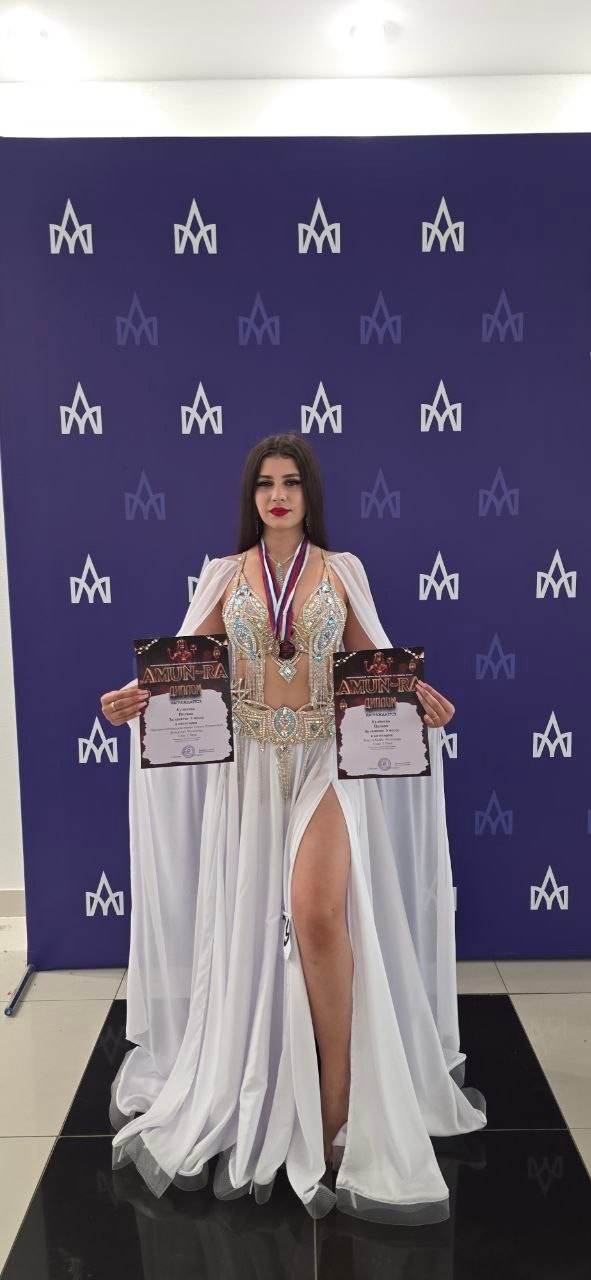 Активистки Совета женщин Шахтёрска и Женского движения партии «Единая Россия», участницы школы восточного танца «Зарифи+», с триумфом выступили на Межрегиональном рейтинговом чемпионате «АМУН-РА» в Москве Активистки Совета женщин Шахтёрска и Женского движения партии «Единая Россия», участницы школы восточного танца «Зарифи+», с триумфом выступили на Межрегиональном рейтинговом чемпионате «АМУН-РА» в Москве