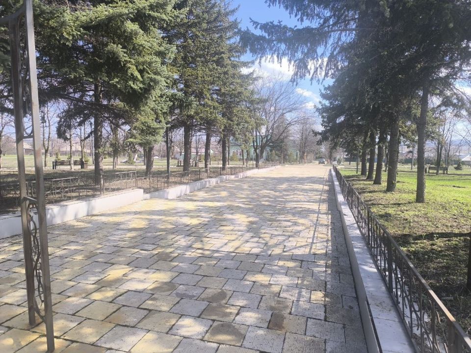 В Новолуганском прошёл субботник! В Новолуганском прошёл субботник!