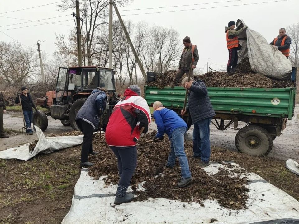Весна– это традиционное время наведения чистоты и порядка, а субботники - добрая традиция, объединяющая поколения Весна– это традиционное время наведения чистоты и порядка, а субботники - добрая традиция, объединяющая поколения