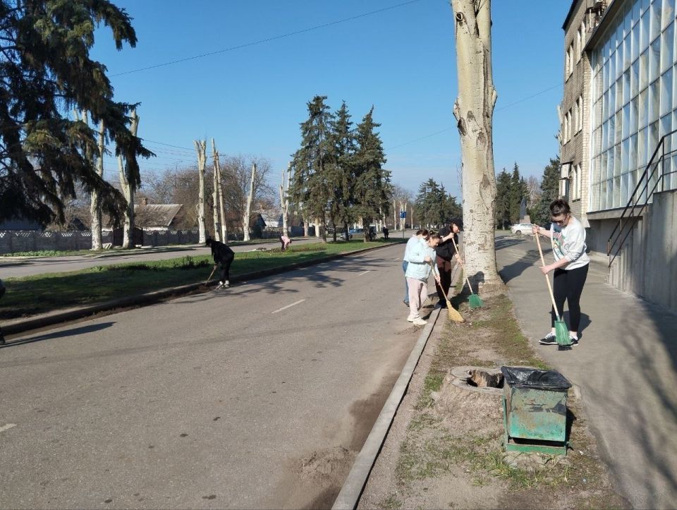 Коллектив Тельмановского муниципального совета совместно с депутатами Тельмановского муниципального совета приняли участие во втором весеннем субботнике Коллектив Тельмановского муниципального совета совместно с депутатами Тельмановского муниципального совета приняли участие во втором весеннем субботнике