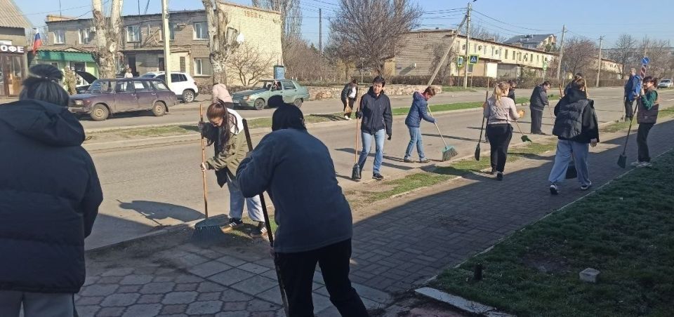 Коллектив Тельмановского муниципального совета совместно с депутатами Тельмановского муниципального совета приняли участие во втором весеннем субботнике Коллектив Тельмановского муниципального совета совместно с депутатами Тельмановского муниципального совета приняли участие во втором весеннем субботнике