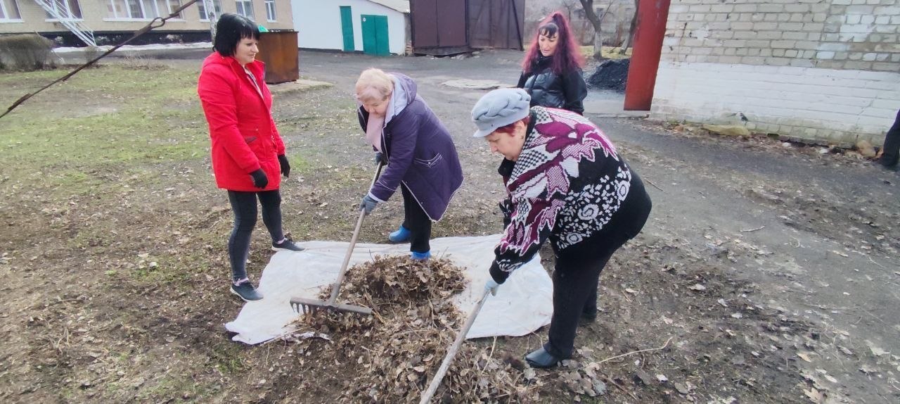 Сотрудники МБУ «Мироновский поселковый ДК» и МБУ «Центр культуры и досуга» присоединились к общегородскому субботнику по благоустройству городского округа Дебальцево Сотрудники МБУ «Мироновский поселковый ДК» и МБУ «Центр культуры и досуга» присоединились к общегородскому субботнику по благоустройству городского округа Дебальцево