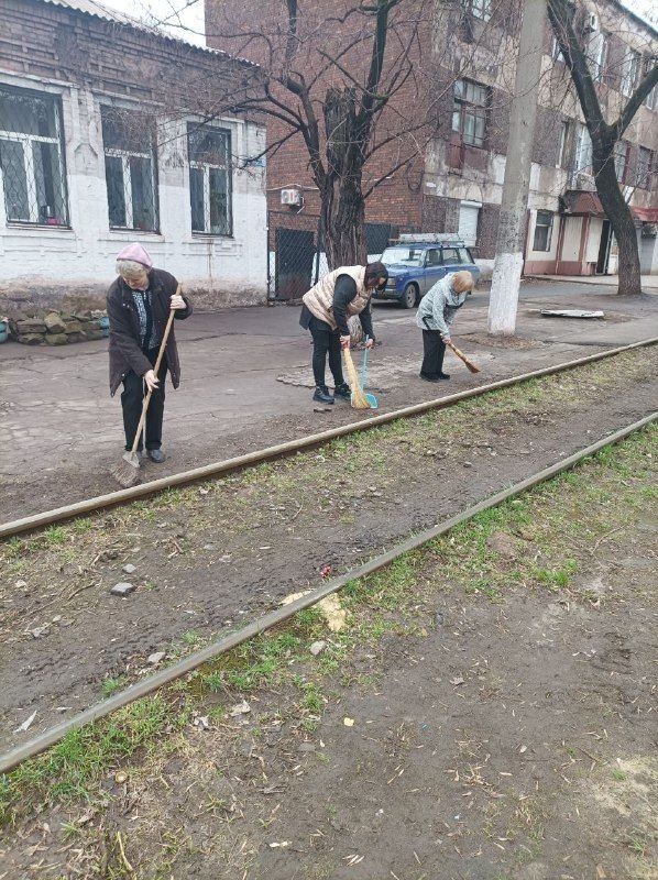 Работники учреждений здравоохранения приняли участие в общегородском субботнике Работники учреждений здравоохранения приняли участие в общегородском субботнике