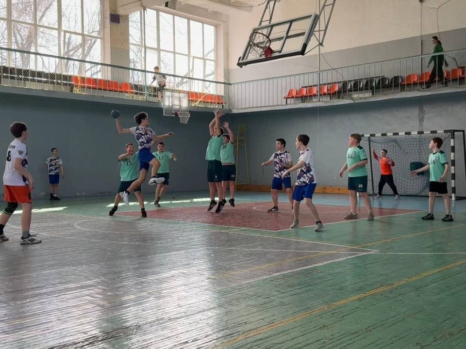 29 марта на базе спортивного комплекса "Трубник" прошло открытое Первенство города Харцызска по гандболу среди юношей и девушек 2012 г.р. и младше 29 марта на базе спортивного комплекса "Трубник" прошло открытое Первенство города Харцызска по гандболу среди юношей и девушек 2012 г.р. и младше