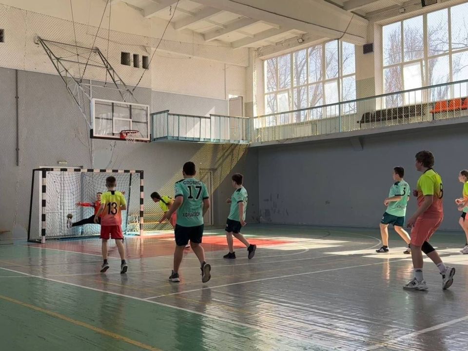 29 марта на базе спортивного комплекса "Трубник" прошло открытое Первенство города Харцызска по гандболу среди юношей и девушек 2012 г.р. и младше 29 марта на базе спортивного комплекса "Трубник" прошло открытое Первенство города Харцызска по гандболу среди юношей и девушек 2012 г.р. и младше