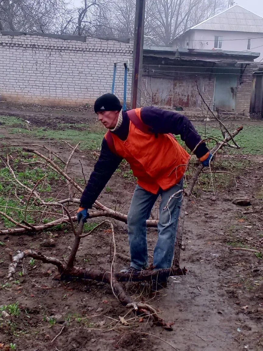 Сотрудники производственного участка №6 ЖРУ (пгт Мироновский) Енакиевского филиала по управлению МКД провели плановые работы по санитарному содержанию жилого фонда Сотрудники производственного участка №6 ЖРУ (пгт Мироновский) Енакиевского филиала по управлению МКД провели плановые работы по санитарному содержанию жилого фонда