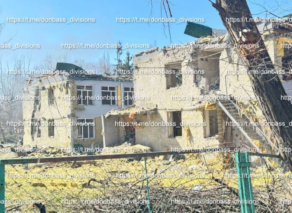 Удар нанесён по вражескому логову в оккупированном ВСУ Краматорске (ДНР) Местные жители делятся фото с места взрыва Удар нанесён по вражескому логову в оккупированном ВСУ Краматорске (ДНР) Местные жители делятся фото с места взрыва