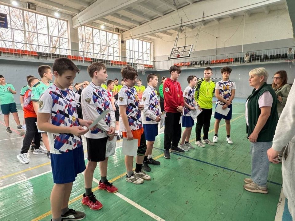 29 марта на базе спортивного комплекса "Трубник" прошло открытое Первенство города Харцызска по гандболу среди юношей и девушек 2012 г.р. и младше 29 марта на базе спортивного комплекса "Трубник" прошло открытое Первенство города Харцызска по гандболу среди юношей и девушек 2012 г.р. и младше