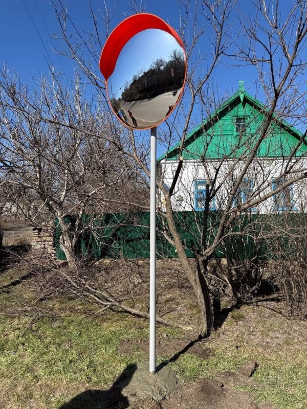 Александр Качанов: В марте текущего года городской округ Докучаевск пополнился 45 новыми дорожными знаками, а также одним дорожным зеркалом, что призвано улучшить видимость и предотвратить аварийные ситуации Александр Качанов: В марте текущего года городской округ Докучаевск пополнился 45 новыми дорожными знаками, а также одним дорожным зеркалом, что призвано улучшить видимость и предотвратить аварийные ситуации