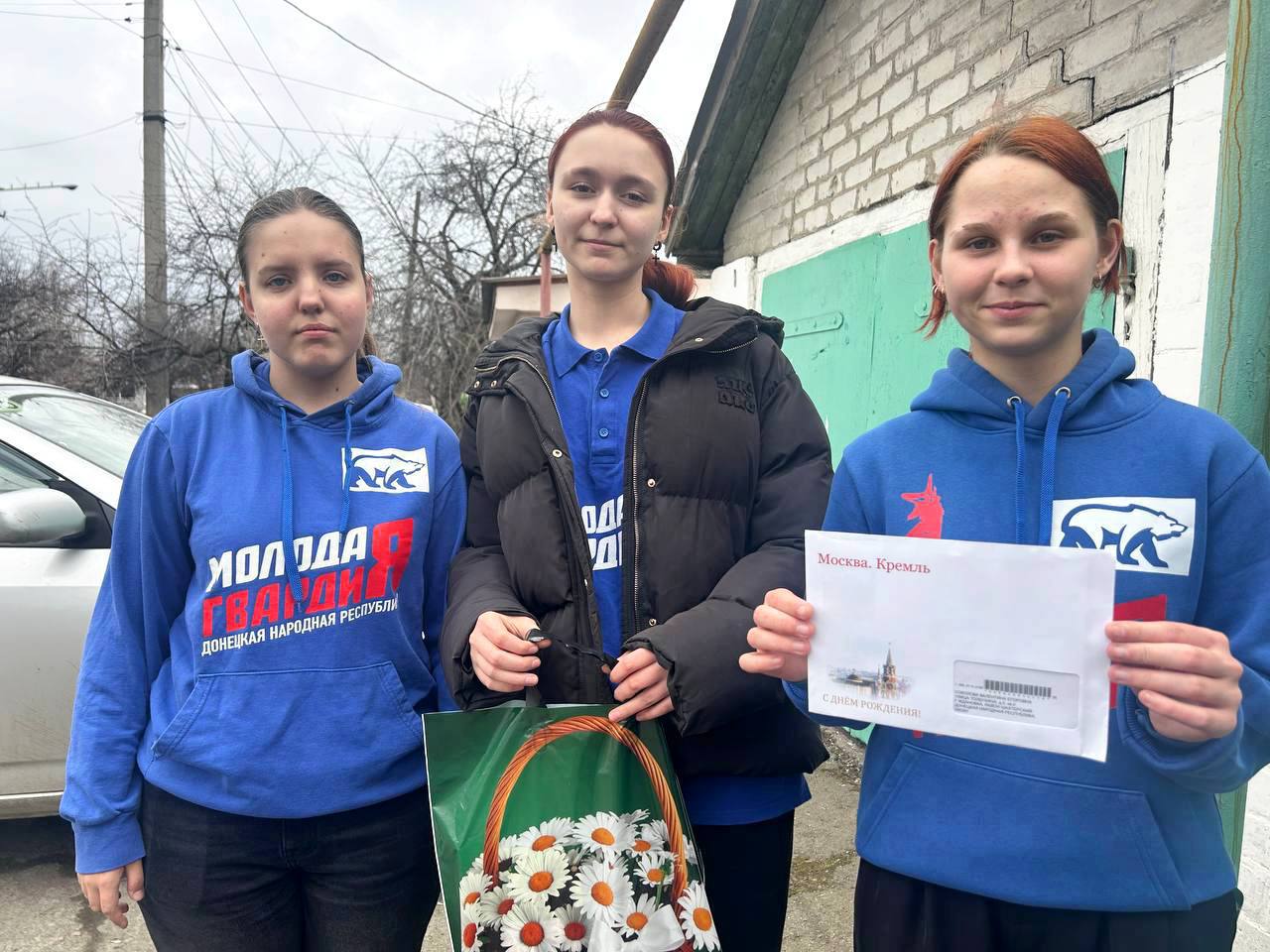 Активисты Ждановки поздравили с днём рождения бывшую узницу концлагерей