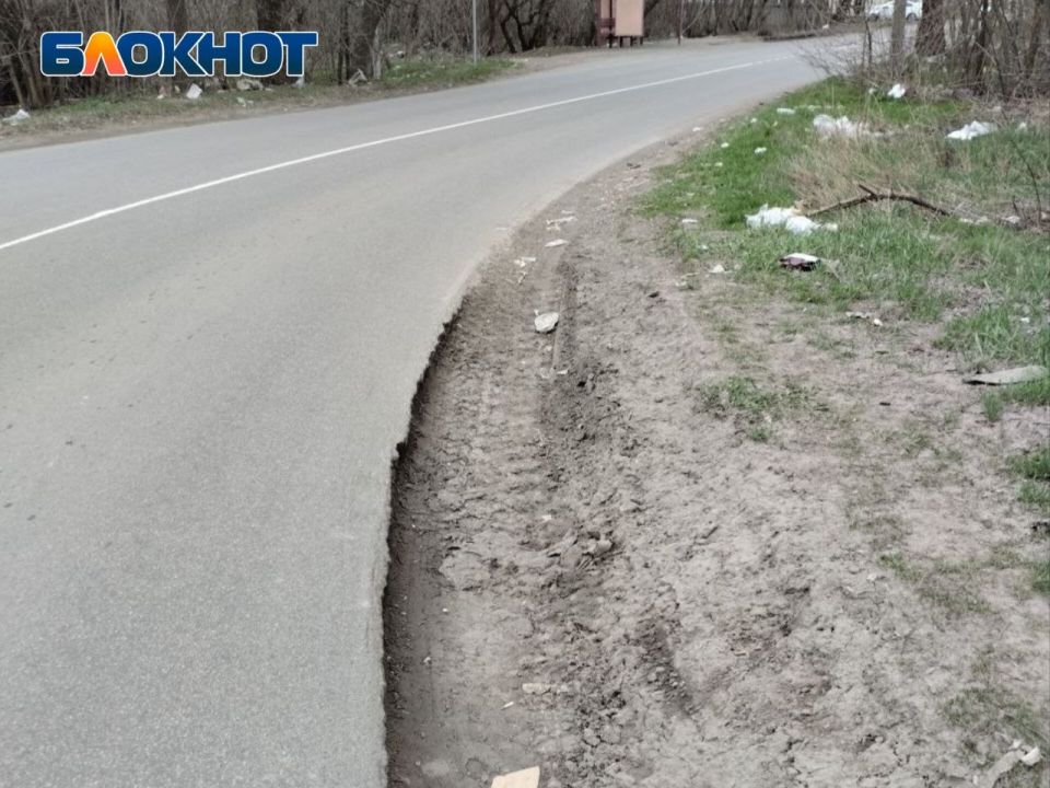 Будённовский район Донецка остался без тротуара после ремонта дороги Будённовский район Донецка остался без тротуара после ремонта дороги