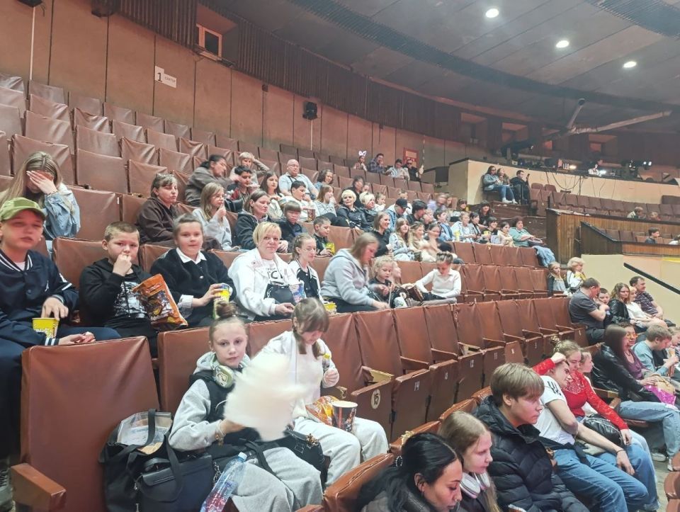 Донецкий цирк подарил школьникам море эмоций! Донецкий цирк подарил школьникам море эмоций!