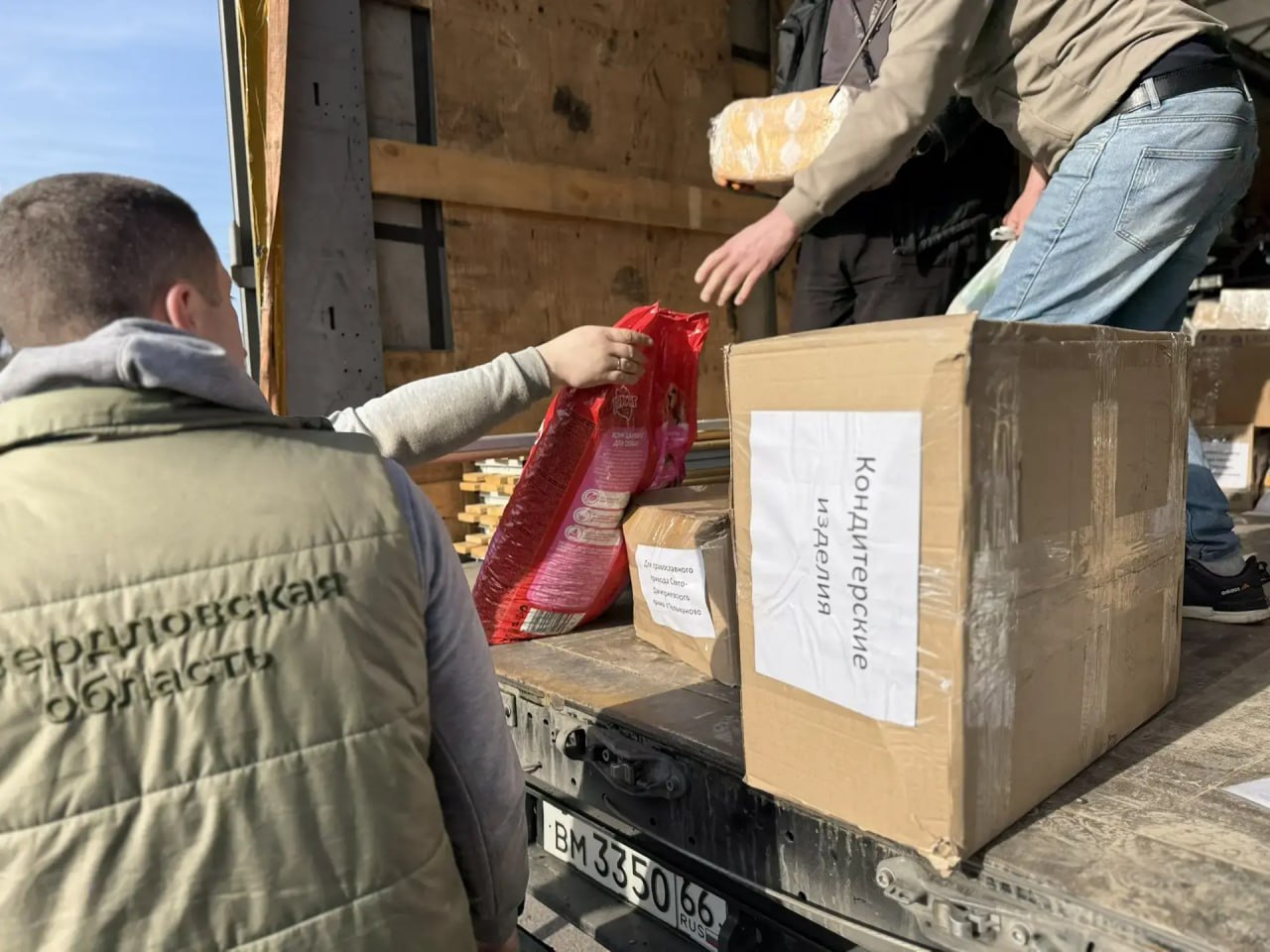 Наталья Великодная: Из Свердловской области прибыла гумпомощь для жителей Тельмановского округа Наталья Великодная: Из Свердловской области прибыла гумпомощь для жителей Тельмановского округа