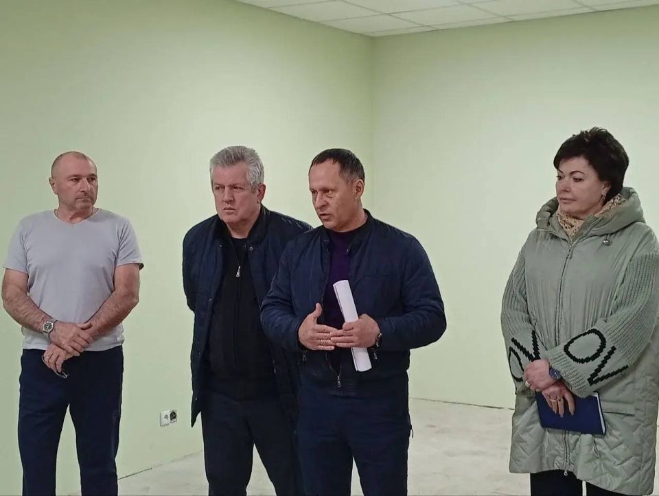 Сергей Дмитриев провел встречи с гражданами по вопросам инфраструктуры и услуг ЖКХ Сергей Дмитриев провел встречи с гражданами по вопросам инфраструктуры и услуг ЖКХ