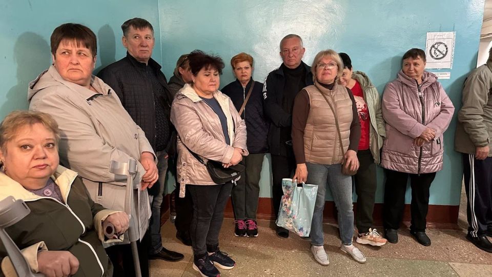 Андрей Крамар: Вместе с Александром Борисовичем Вазанковым, помощником депутата Госдумы от партии ЛДПР Владимира Алексеевича Кошелева, сегодня встречались с жильцами многоквартирного дома в Киевском районе (первый дом по ул.... Андрей Крамар: Вместе с Александром Борисовичем Вазанковым, помощником депутата Госдумы от партии ЛДПР Владимира Алексеевича Кошелева, сегодня встречались с жильцами многоквартирного дома в Киевском районе (первый дом по ул....