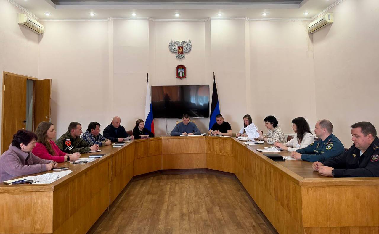 Наталья Великодная: Сегодня в Администрации округа состоялось заседание по антитеррористической комиссии, на которой были рассмотрены следующие вопросы: