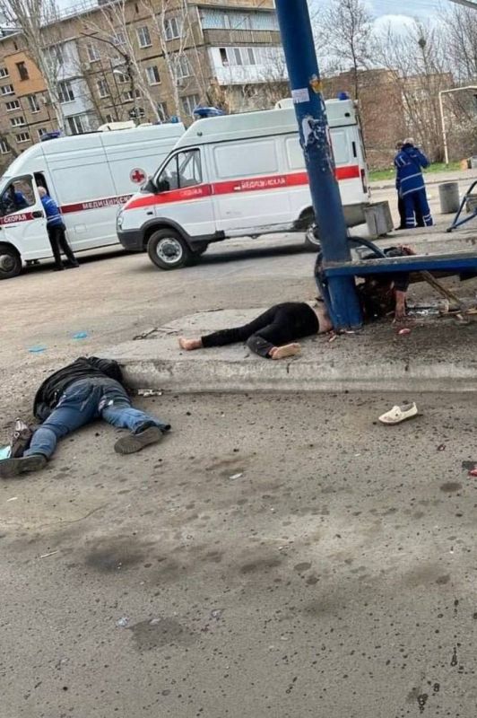 Жуткие кадры последствий наезда большегруза на людей на автостанции «Буденновская» в Донецке Жуткие кадры последствий наезда большегруза на людей на автостанции «Буденновская» в Донецке