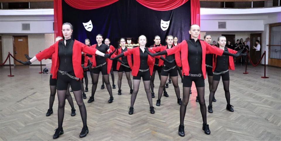 Час искусства «Волшебный мир кулис» Час искусства «Волшебный мир кулис»