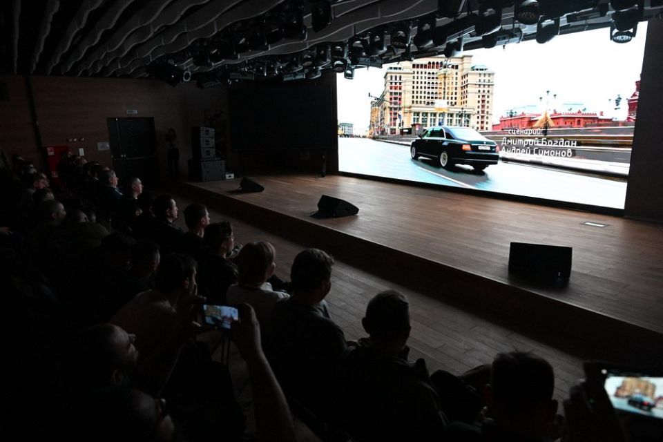 Денис Пушилин: В новом российском сериале «Центурия» не смогли снять сцену, где по задумке авторов на Украине люди стоят на коленях перед проезжающим катафалком ВФУ Денис Пушилин: В новом российском сериале «Центурия» не смогли снять сцену, где по задумке авторов на Украине люди стоят на коленях перед проезжающим катафалком ВФУ